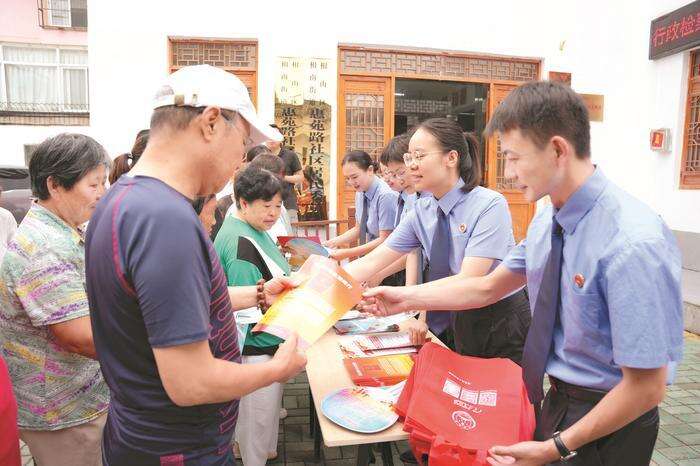 普法宣传为仄易远撑起“法治伞”